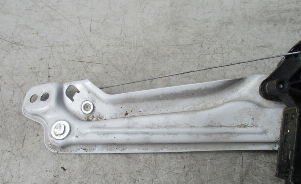 VAUXHALL CROSSLAND FRONT WINDOW MOTOR REGULATOR 0130824272