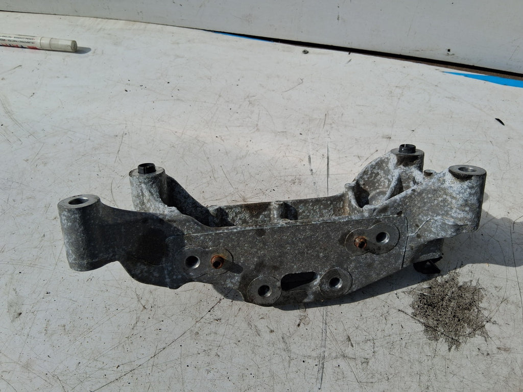 2021 CITROEN C4 MK3 1.2 PETROL ENGINE MOUNT BRACKET 9813582980