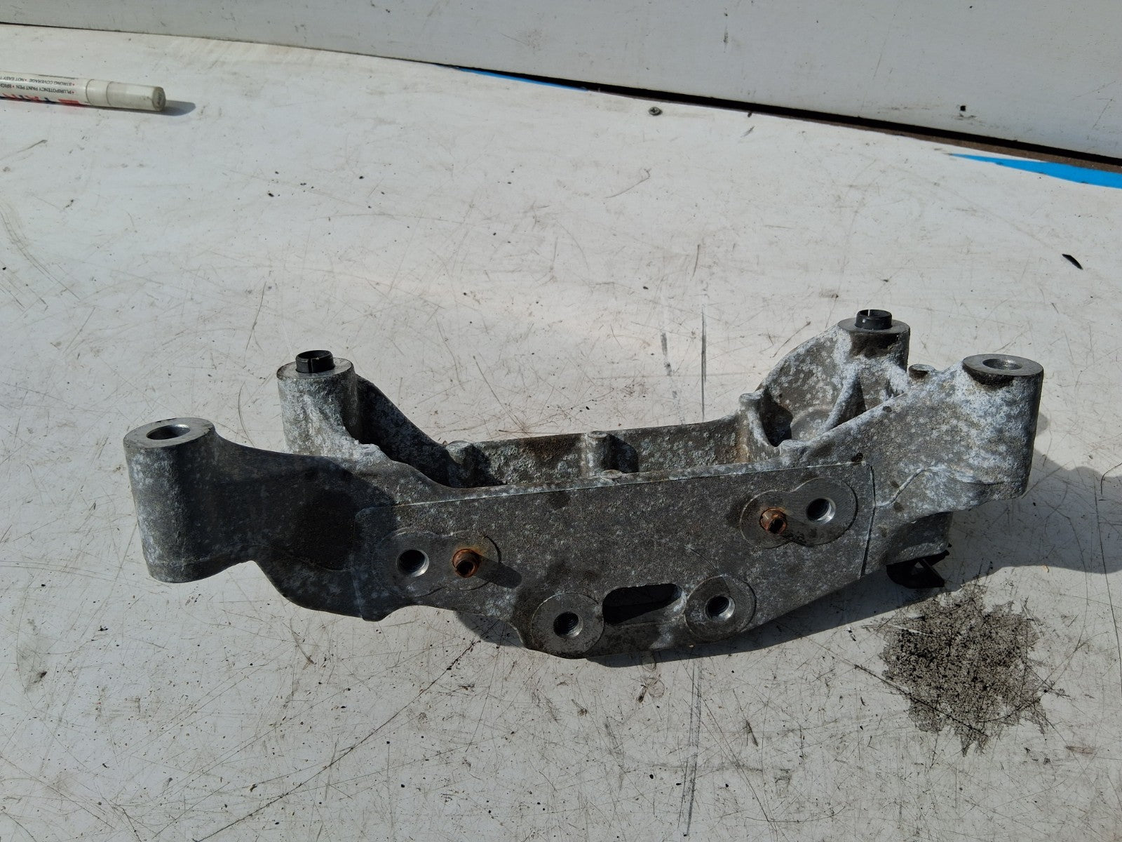 2021 CITROEN C4 MK3 1.2 PETROL ENGINE MOUNT BRACKET 9813582980