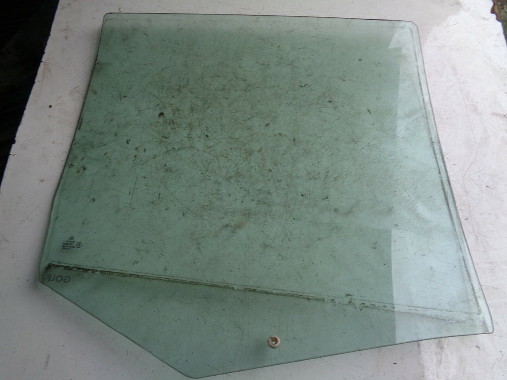 VW VOLKSWAGEN GOLF MK4  NS PASSENGER SIDE REAR WINDOW GLASS