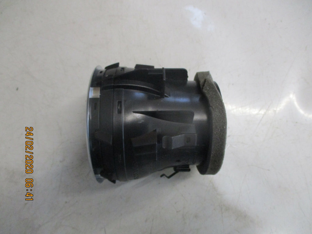 AUDI A1 MK1 8X 2017 INTERIOR AIR BLOWER HEATER ROUND PLASTIC VENT 8X2820951