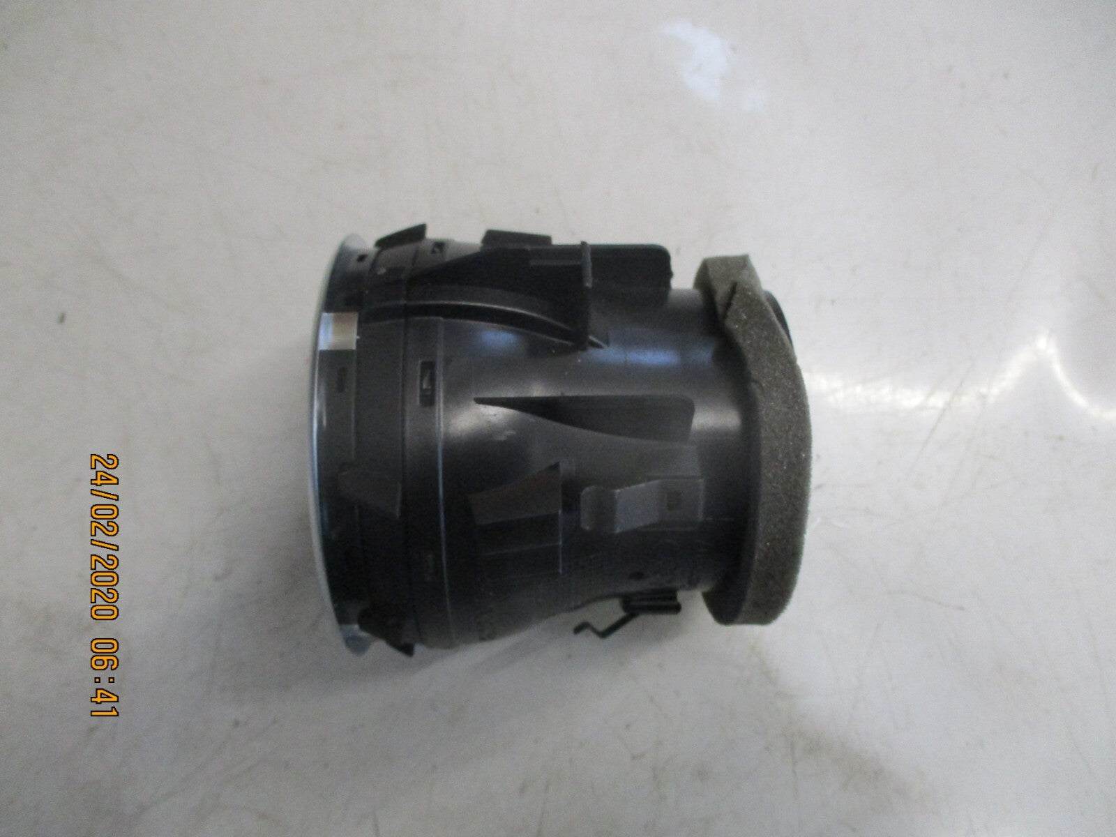 AUDI A1 MK1 8X 2017 INTERIOR AIR BLOWER HEATER ROUND PLASTIC VENT 8X2820951