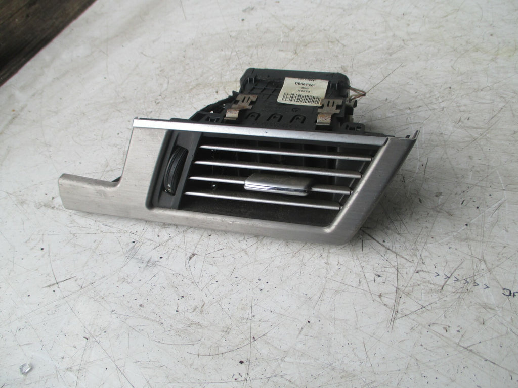 MERCEDES E CLASS W212 2010 OS DRIVER SIDE FRONT AIR VENT A2128300254