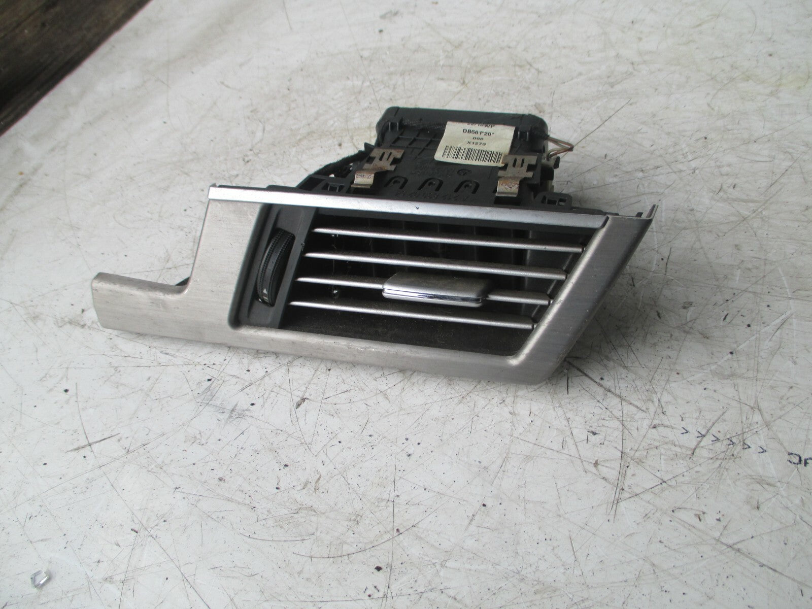 MERCEDES E CLASS W212 2010 OS DRIVER SIDE FRONT AIR VENT A2128300254