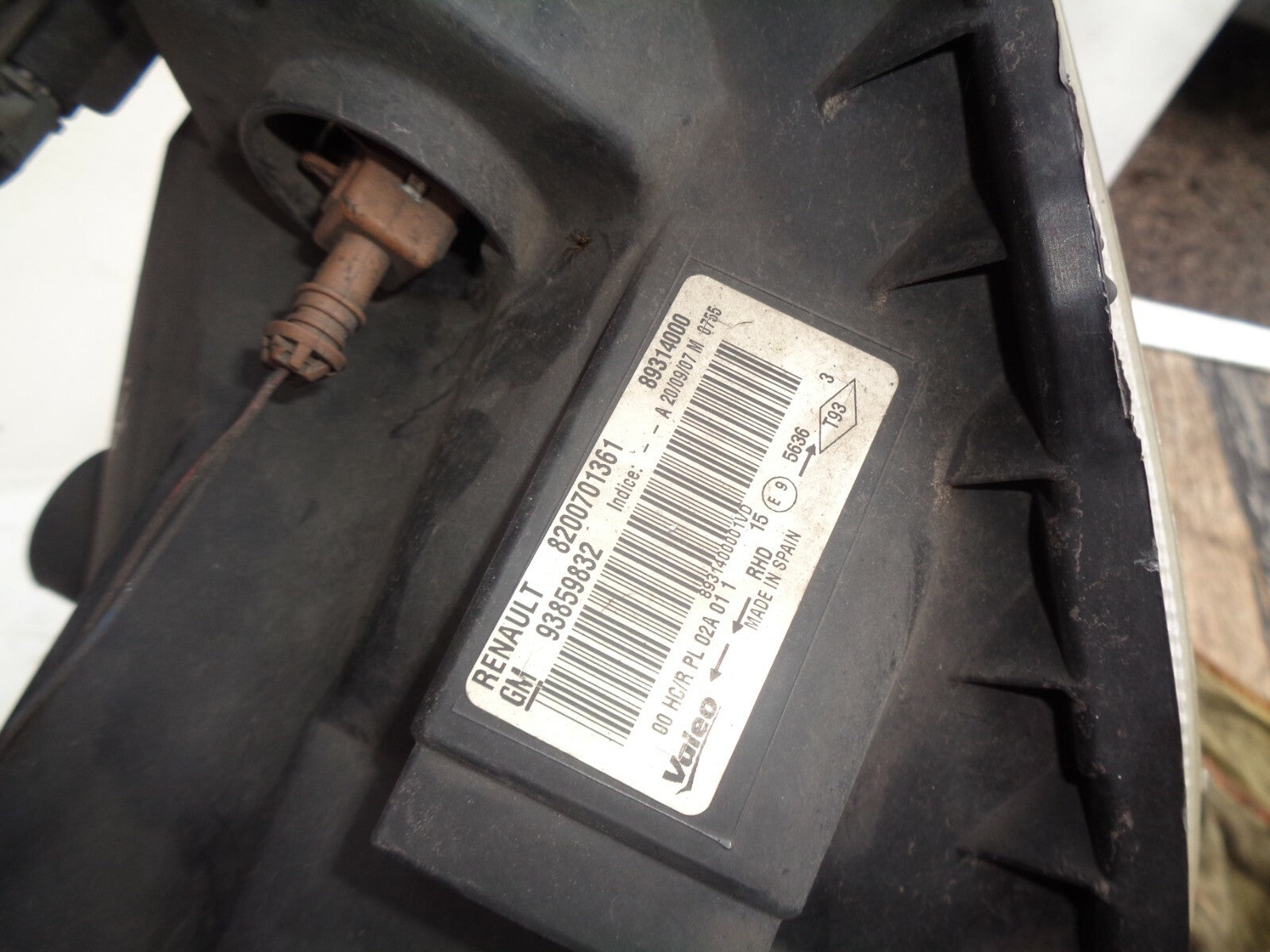 VAUXHALL VIVARO MK1 2007 OS DRIVER SIDE HEADLIGHT 8200701361