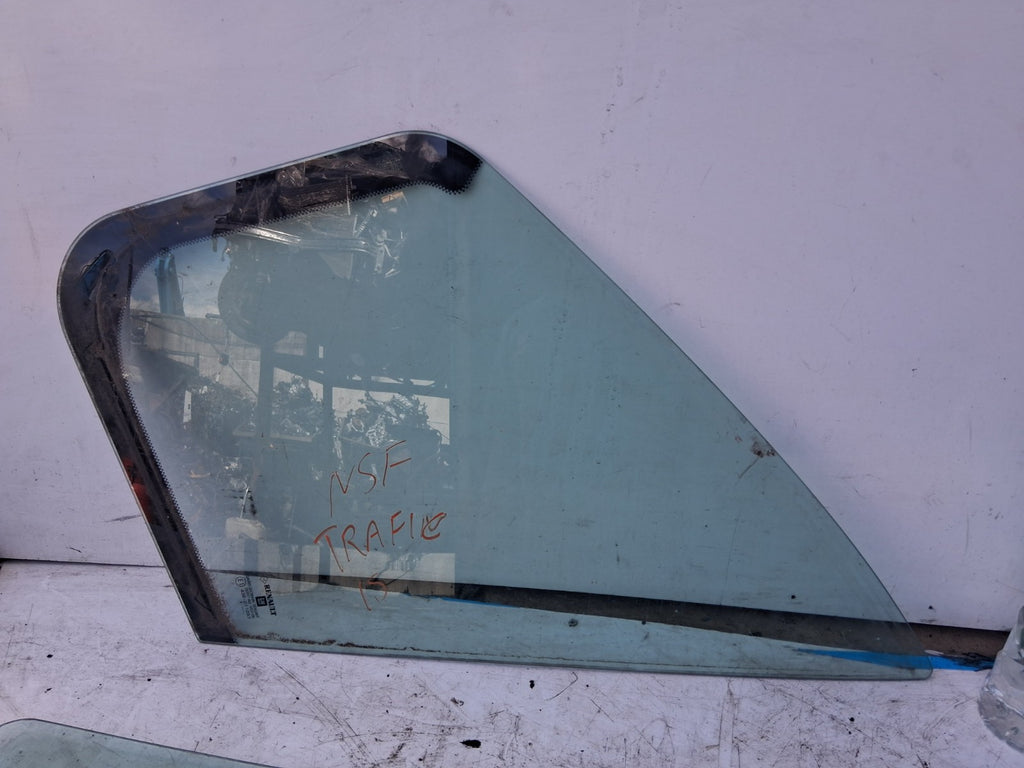 2015 RENAULT TRAFIC B X82 MK2 NSF PASSENGER SIDE FRONT LEFT QUARTER WINDOW GLASS