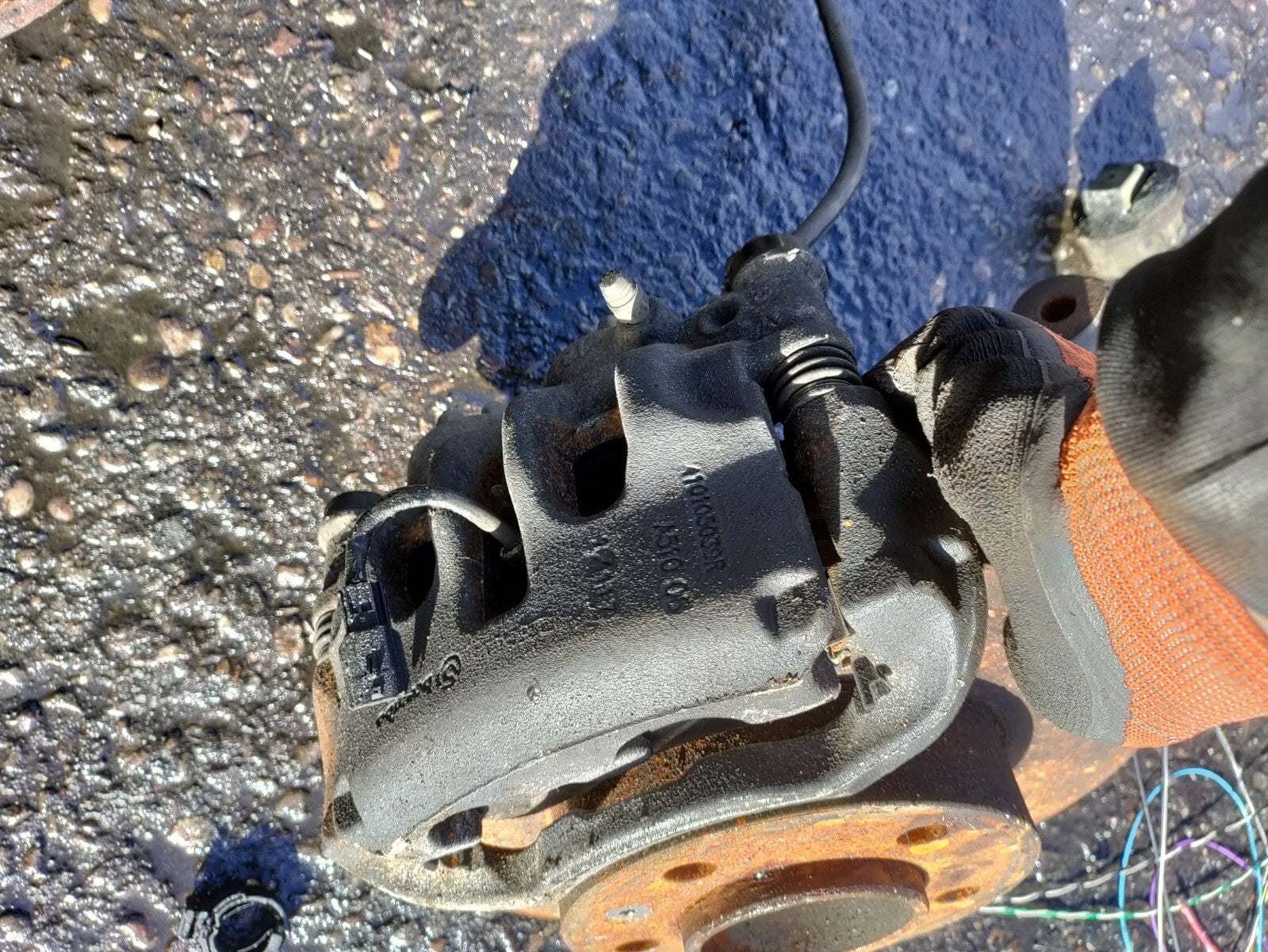 2013 RENAULT MASTER MK3 2.3 DIESEL NSF PASSENGER FRONT HUB & CALIPER 410105039R