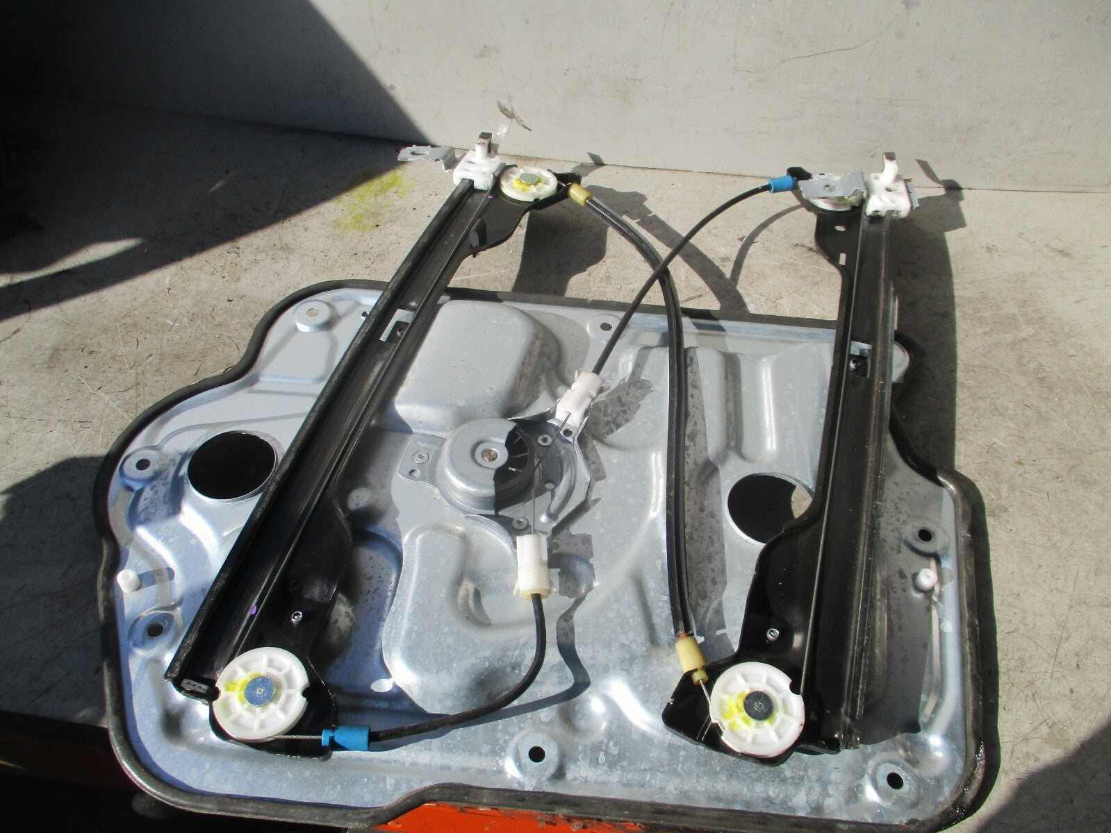 2012 NISSAN QASHQAI J10 NSF PASSENGER SIDE FRONT DOOR WINDOW REGULATOR AND MOTOR