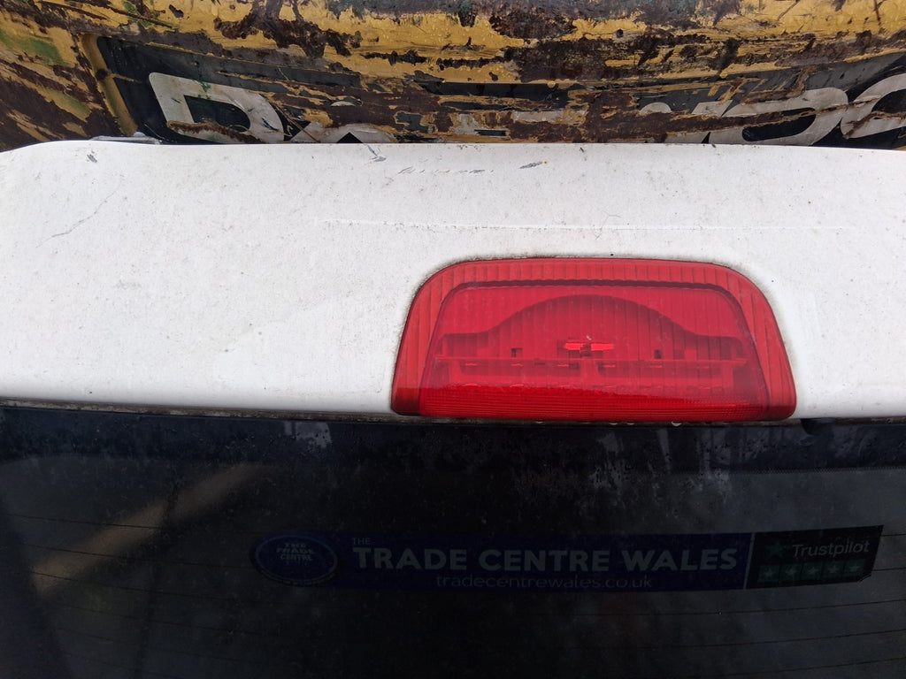 2016 NISSAN JUKE MK1 REAR COMPLETE TAILGATE BOOTLID WHITE