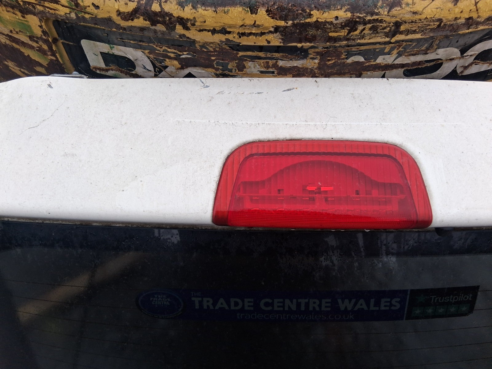 2016 NISSAN JUKE MK1 REAR COMPLETE TAILGATE BOOTLID WHITE