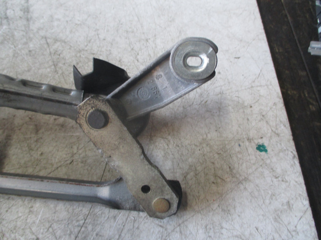 TOYOTA AVENSIS 2010 T270 FRONT WIPER MOTOR AND LINKAGE 8511005080A