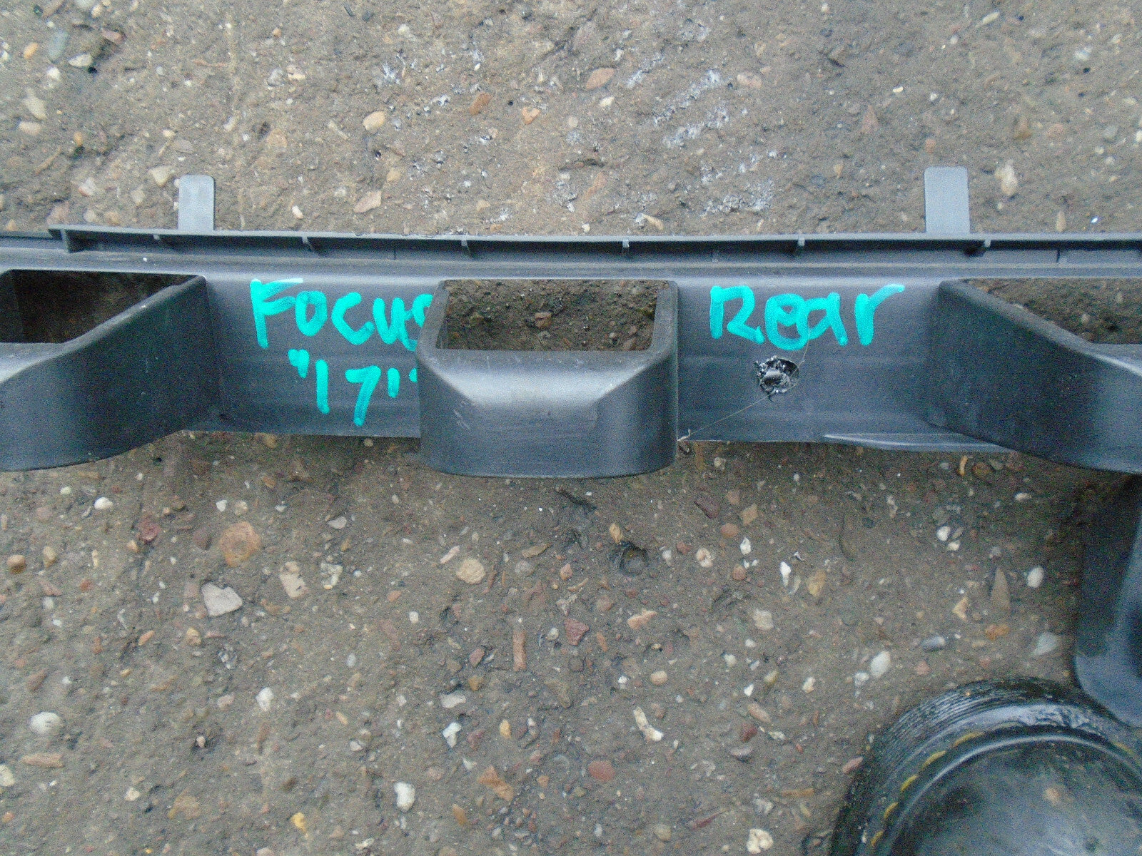 FORD FOCUS MK3 2017 REAR BUMPER CENTRE SUPPORT BRACKET BM51A17B861A