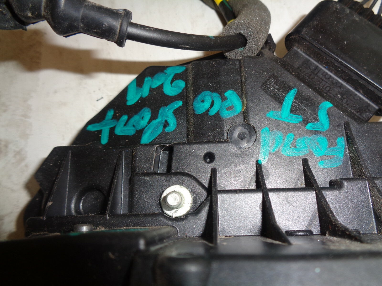 FORD ECOSPORT 2019 5 DOOR OSR DRIVER SIDE REAR DOOR LOCK MECHANISM GN15A264A26