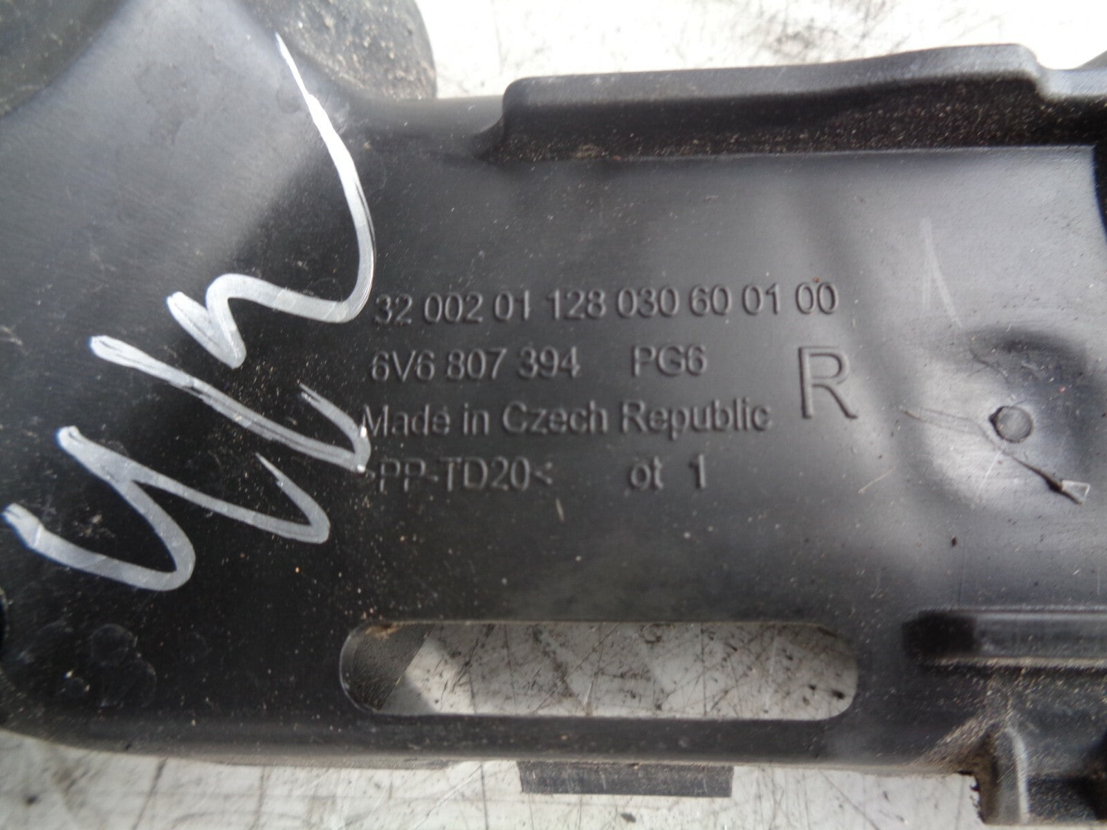 SKODA FABIA 2018 MK3 NJ BUMPER HANGER LOCATOR DRIVER SIDE REAR 6V6807394