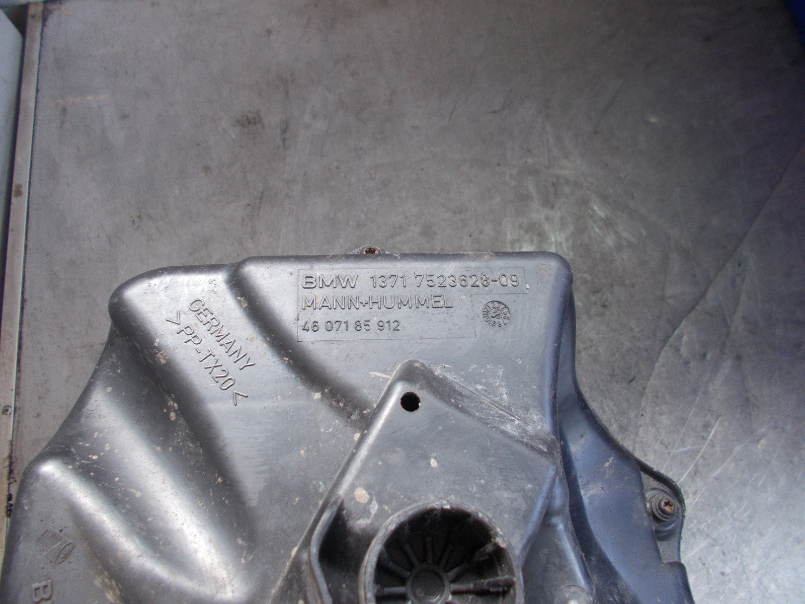 BMW 1 SERIES E81 E87 AIR FILTER BOX 13717523628
