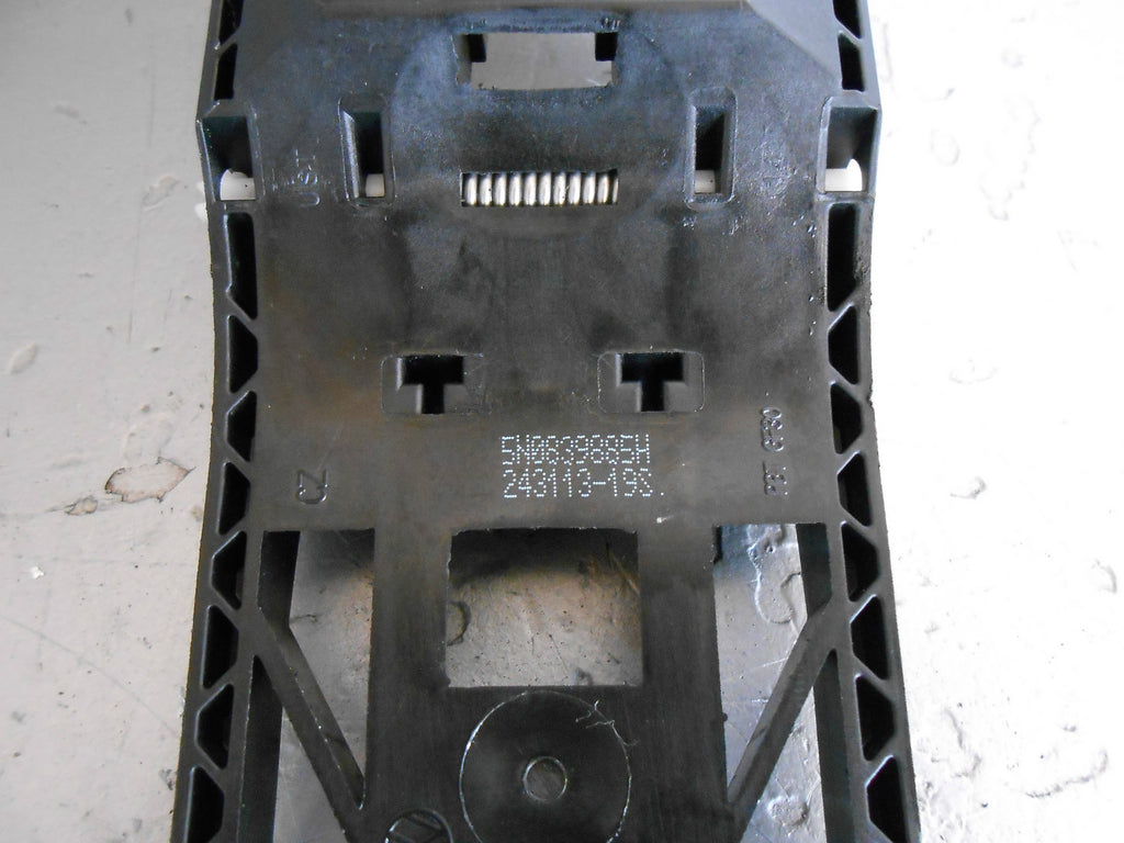 VOLKSWAGEN VW GOLF MK7 2013 EXTERIOR DOOR HANDLE BRACKET 5N0839885H
