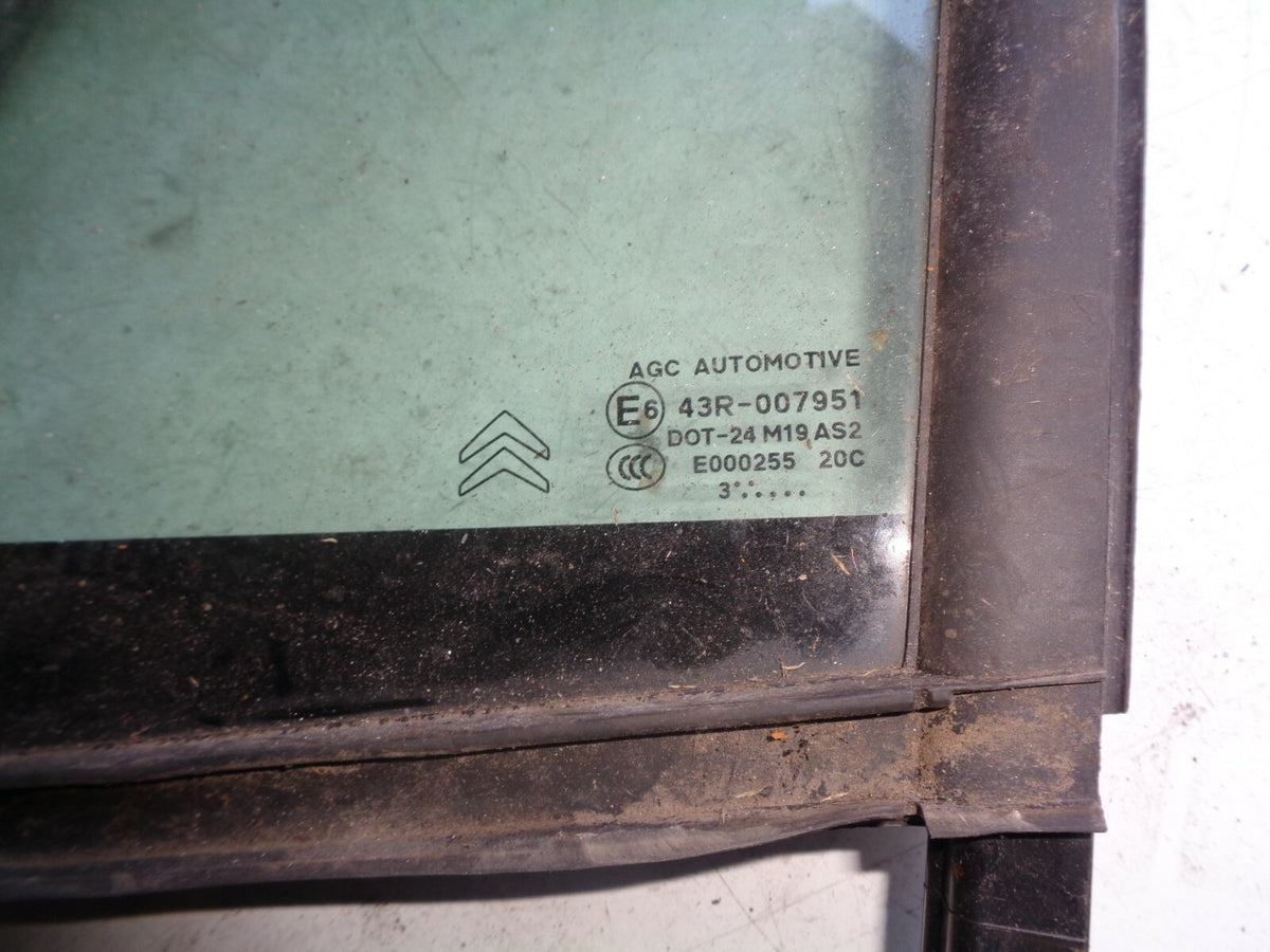 CITROEN C3 2012 NSF PASSENGER SIDE FRONT 1/4 QUARTER GLASS WINDOW