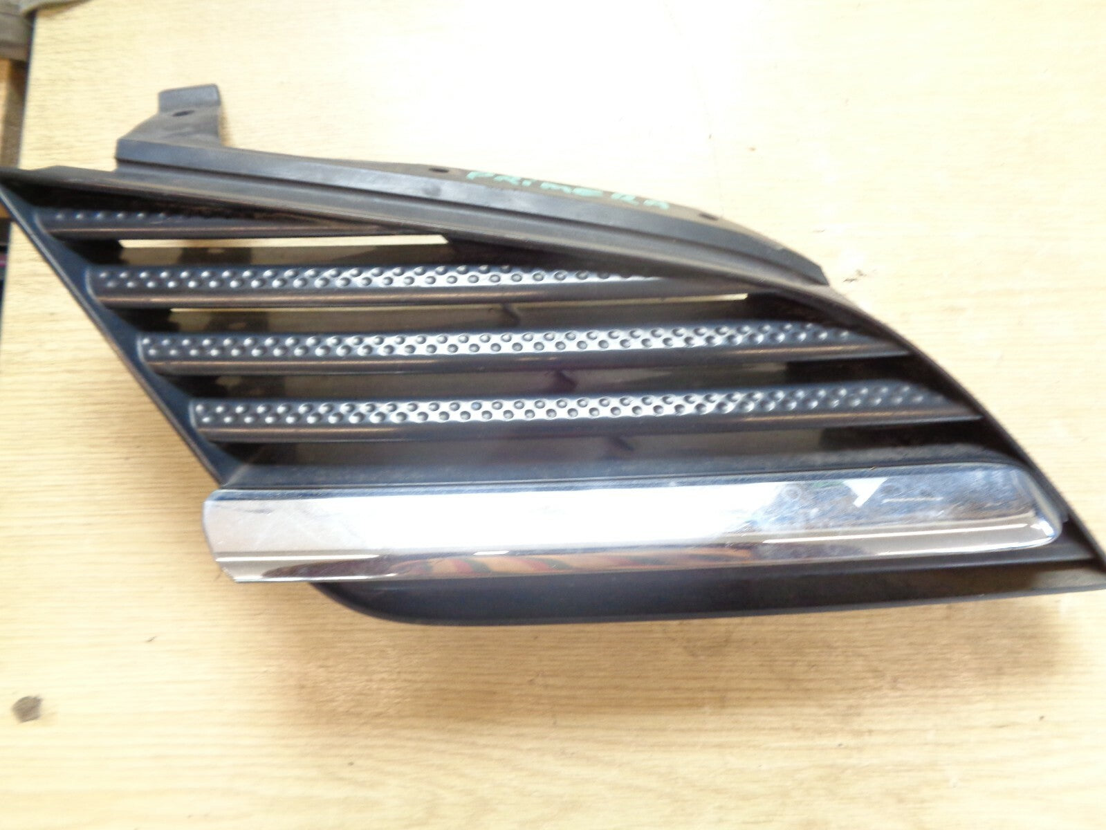 NISSAN PRIMERA P12 2004 FRONT BUMPER GRILL RIGHT SIDE 62320 AU300