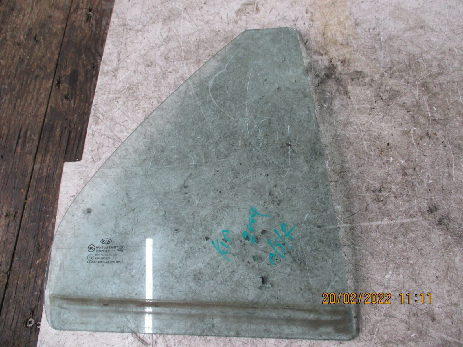 KIA CARENS 2009 OSR REAR DRIVER SIDE QUARTER WINDOW GLASS