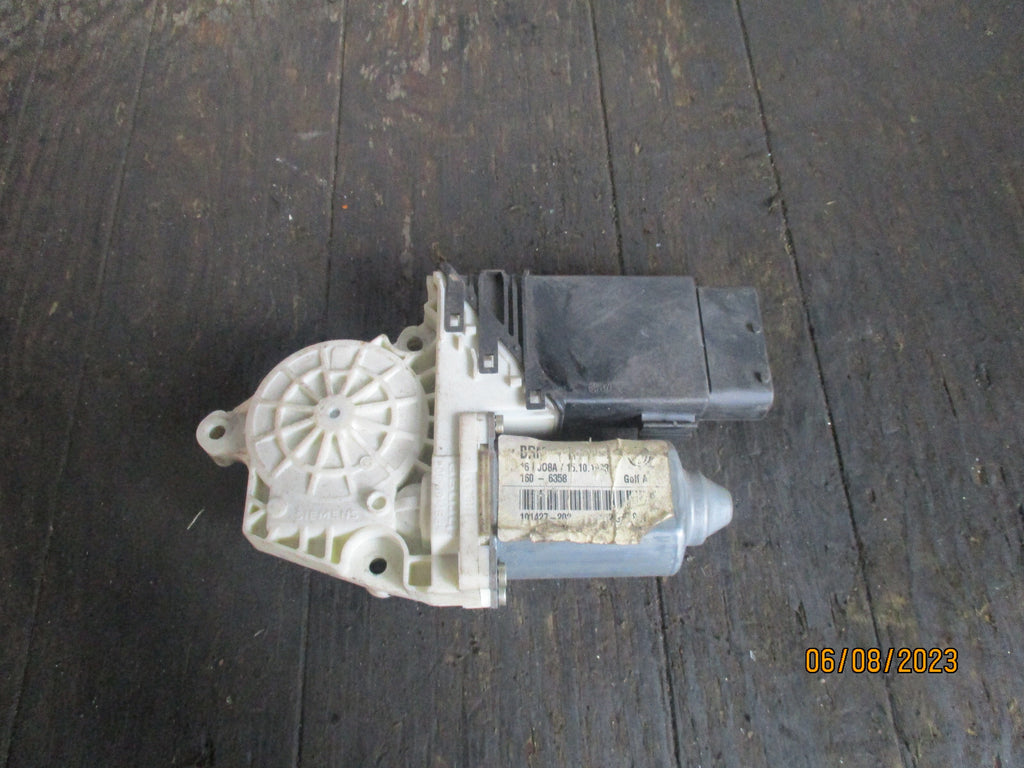 VW GOLF 2000 NSF PASSENGER SIDE FRONT WINOW MOTOR 7746002102