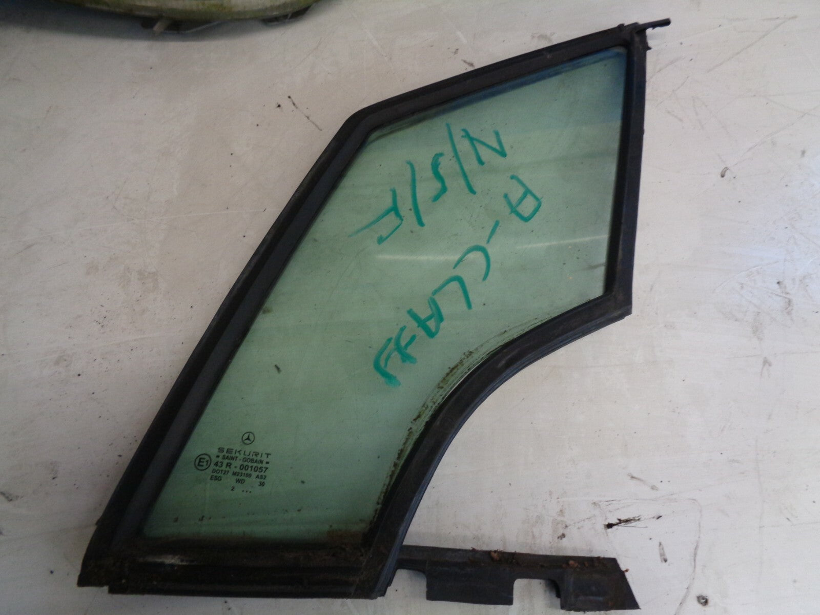 MERCEDES BENZ A-CLASS W168 2003 NSF PASSENGER FRONT DOOR QUARTER WINDOW GLASS