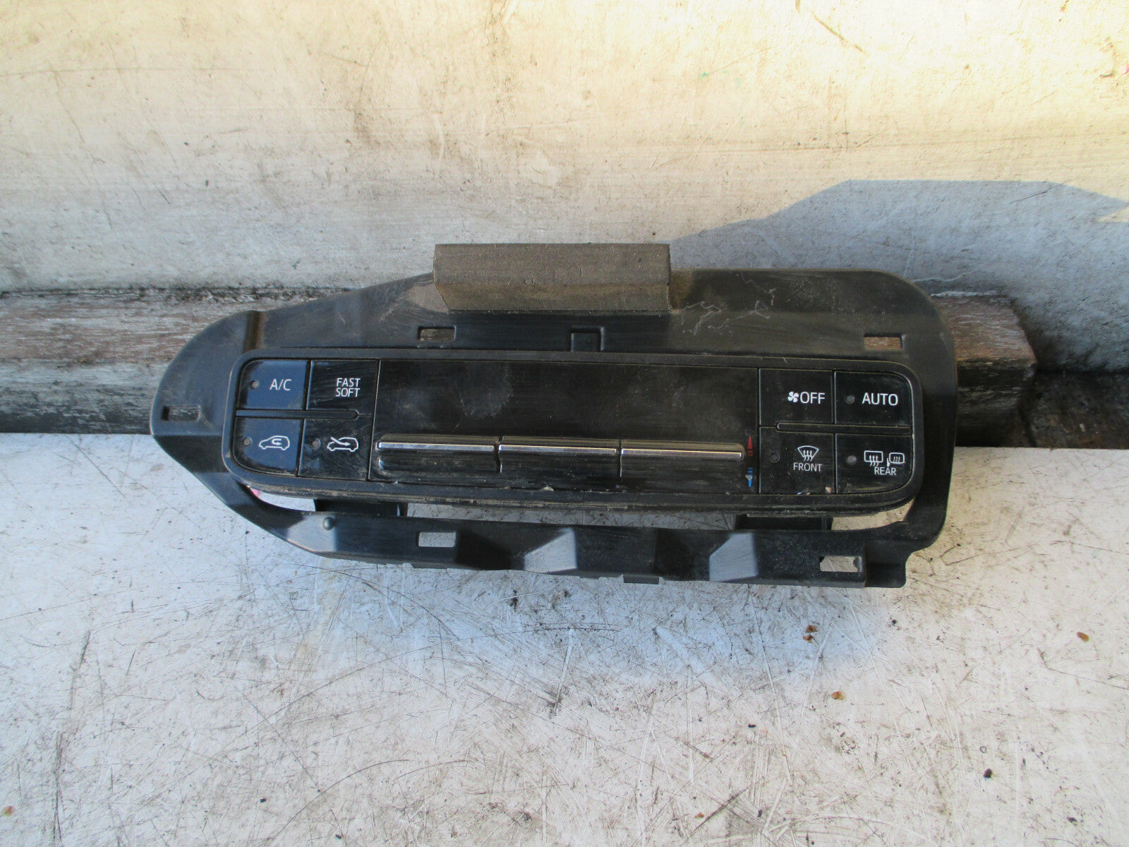 TOYOTA AURIS 2018 MK2 HEATER AC CLIMATE CONTROL SWITCH PANEL 5546802040