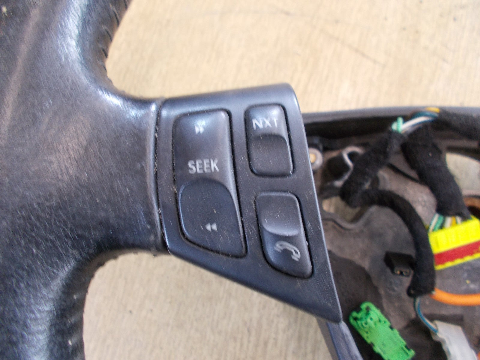 1993 SAAB BLACK LEATHER STEREO CONTROL STEERING WHEEL. NO AIRBAG. GM 12796742