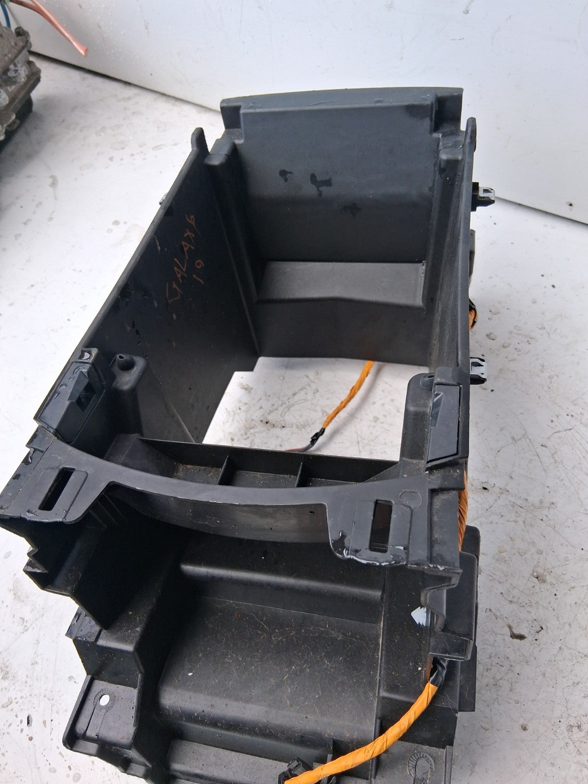 2019 FORD GALAXY MK4 CENTRE CONSOLE ARM REST BRACKET EM2BR045A90A