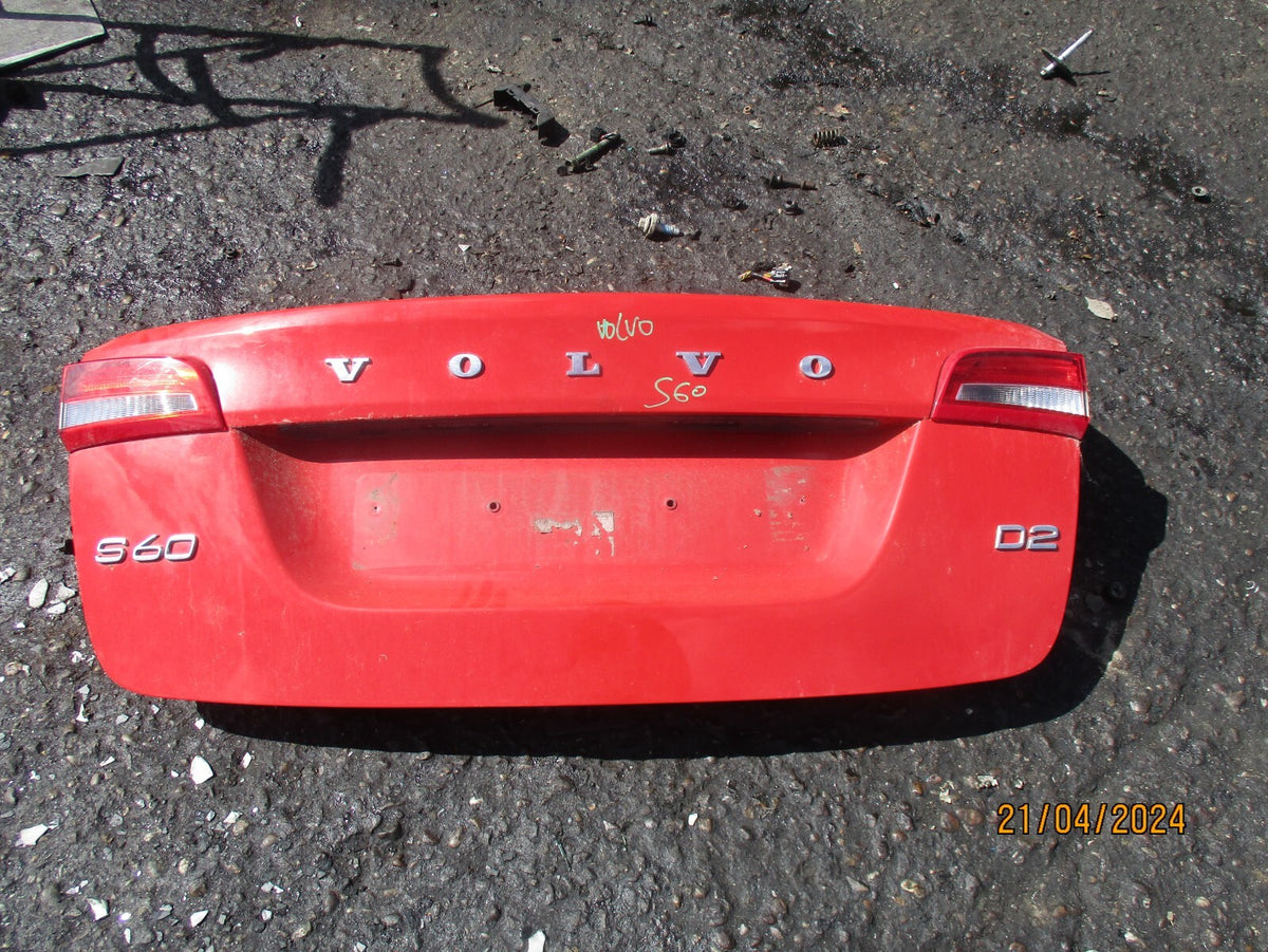 VOLVO S60 2014 MK2 D2 REAR TAILGATE BOOTLID RED