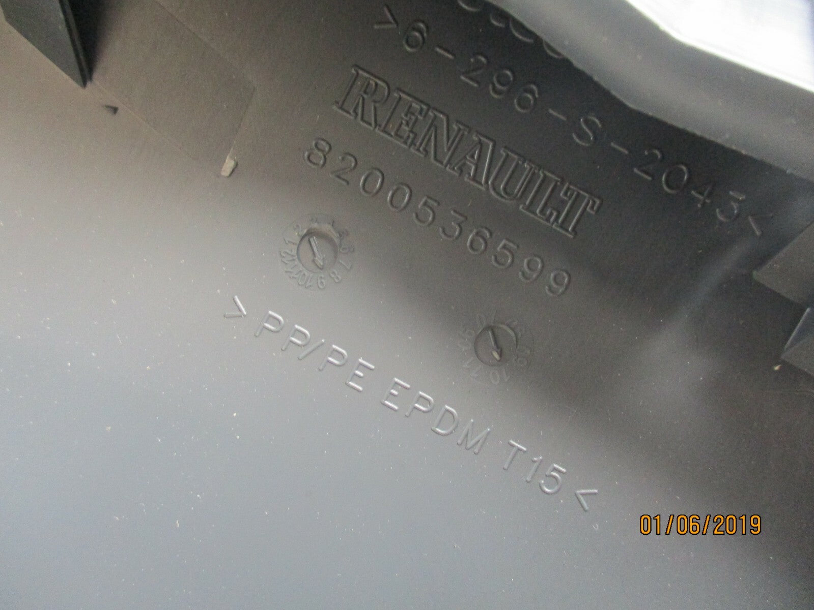 RENAULT TWINGO MK2 AIR VENTS SPEEDO SURROUND TRIM & HAZARD SWITCH 8200536599