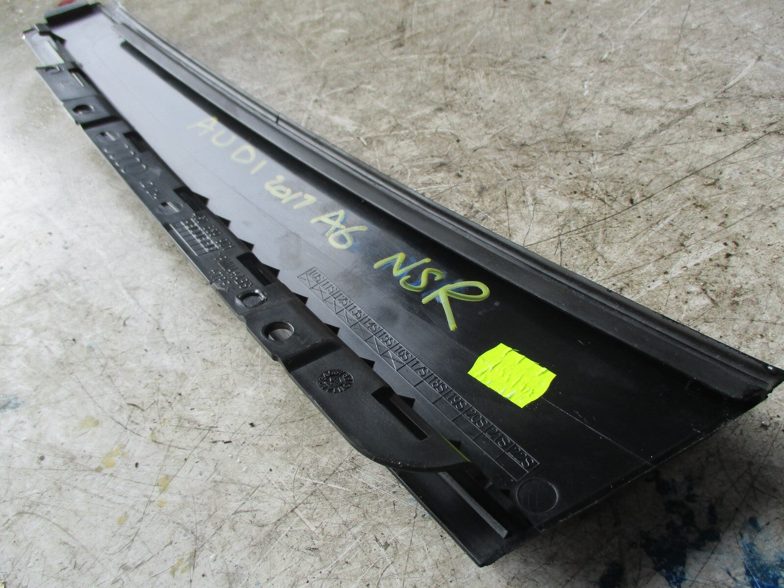 AUDI A6 C7 2017 NSR PASSENGER SIDE REAR DOOR EXTERIOR DOOR PILLAR TRIM 4G0839901