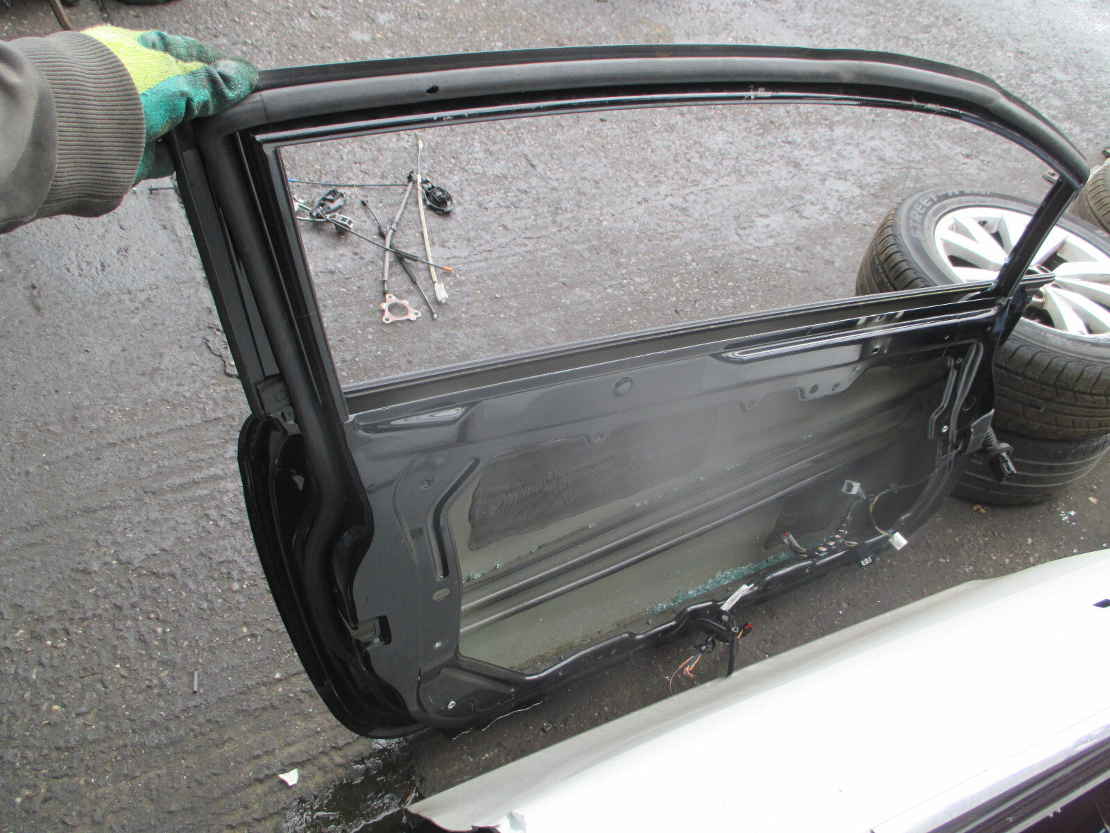 FORD FIESTA MK7 2017 3 DOOR NSF PASSENGER SIDE FRONT BARE DOOR SHELL ONLY BLACK