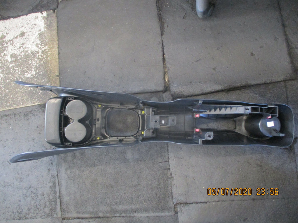 2014 PEUGEOT 108 MK1 CENTRE CONSOLE CUP HOLDER 589100H010