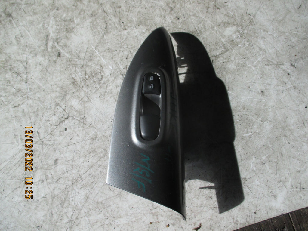 NISSAN JUKE 2011 MK1 NSF FRONT PASSENGER SIDE WINDOW CONTROL SWITCH 25411KA0A