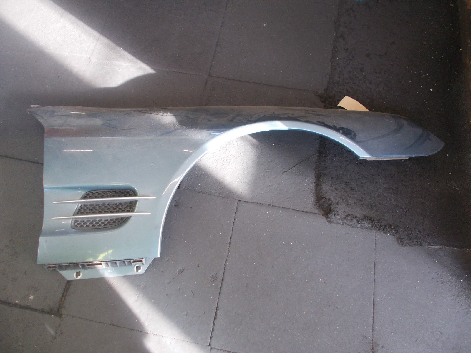 MERCEDES SL R230 2001-2008 OS DRIVER SIDE WING PANEL WITH GRILL BLUE