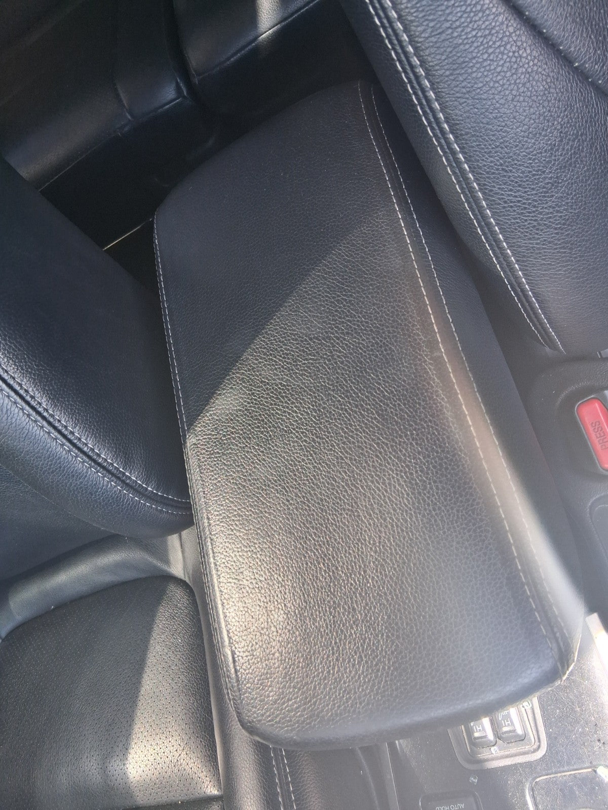 2018 MITSUBISHI OUTLANDER MK3 MIDDLE LEATHER ARMREST
