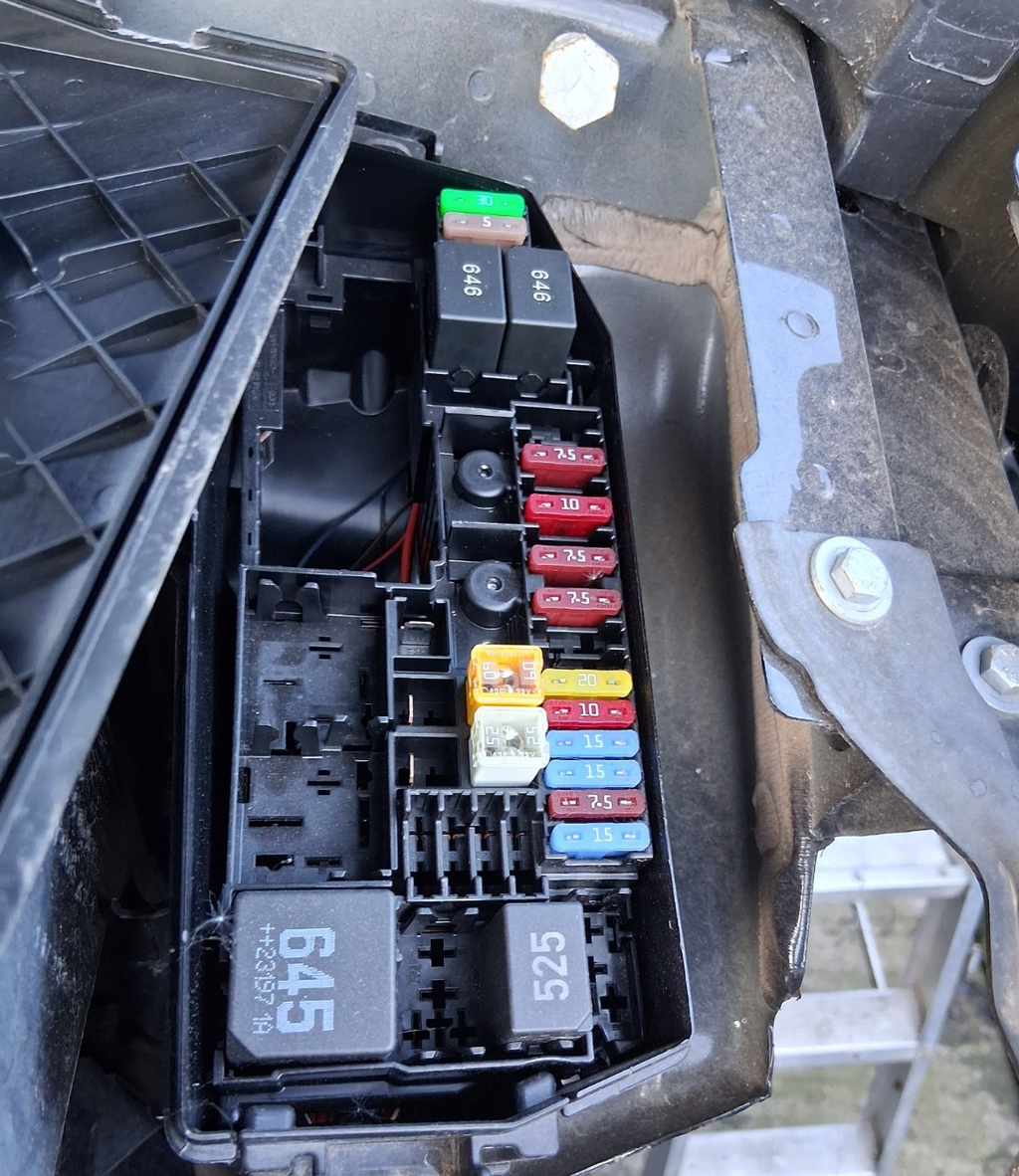 2023 SEAT IBIZA MK5 6F 1.0 PETROL FUSE BOX RELAY BOX