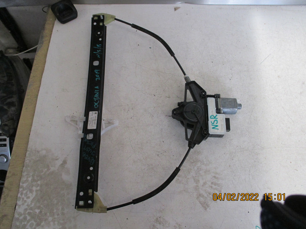 SKODA OCTAVIA 2019 NSR PASSENGER SIDE REAR WINDOW REGULATOR MOTOR 5E0839461 BENT