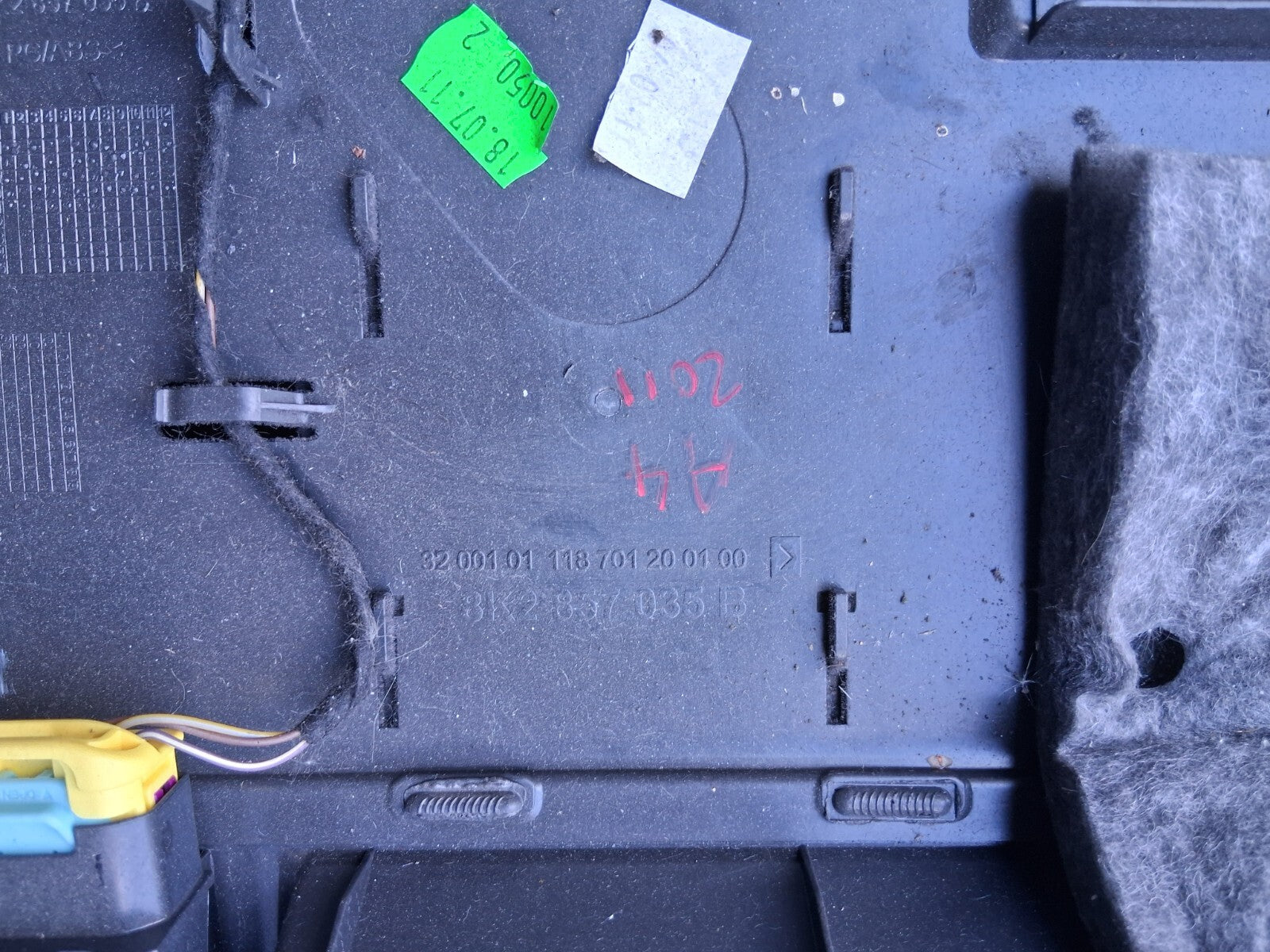 2011 AUDI A4 GLOVE BOX FRONT STORAGE COMPARTMENT 8K2857035B