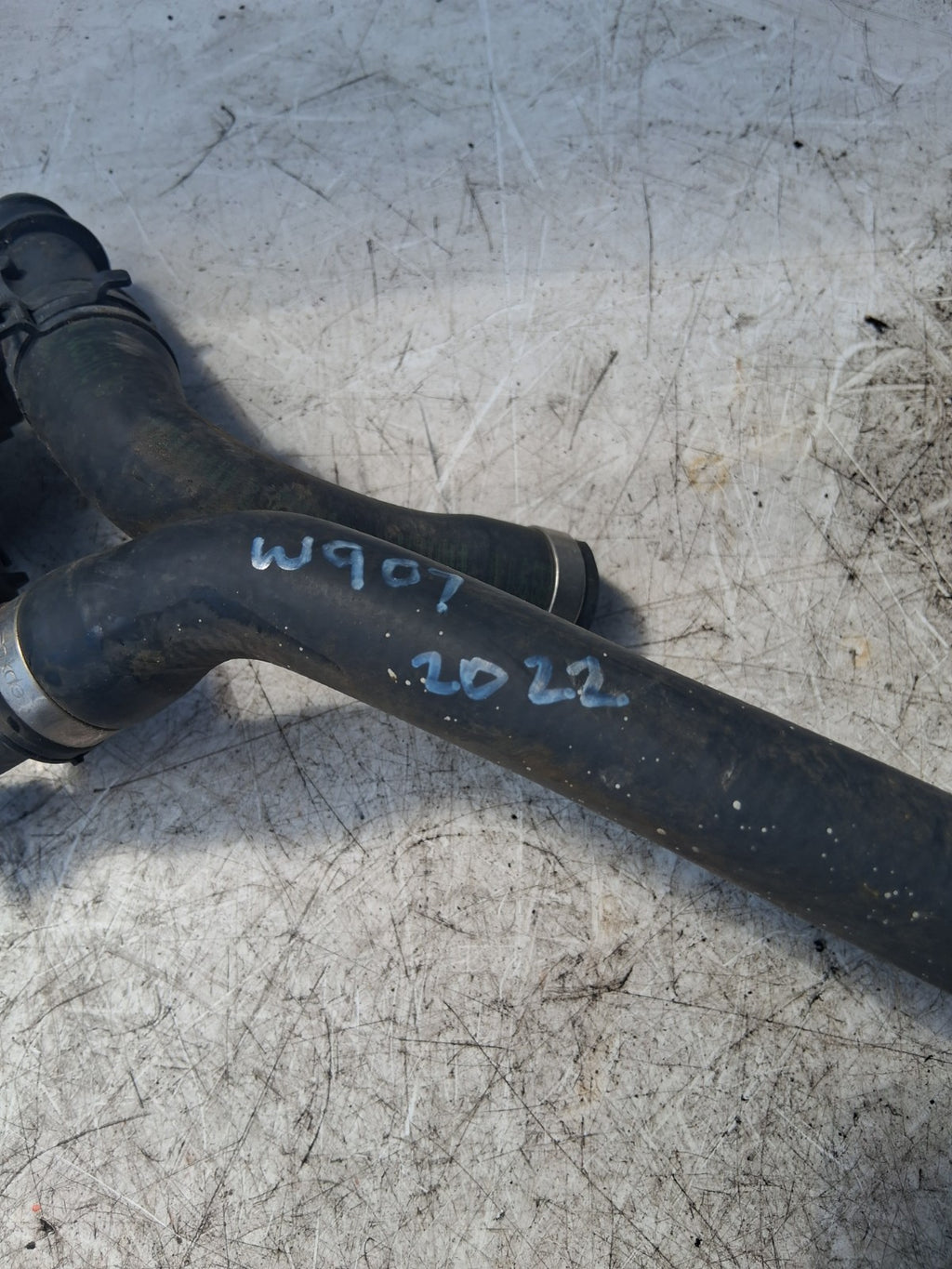 2022 MERCEDES BENZ W907 COOLANT WATER OVERFLOW EXPANSION TANK A9075010900