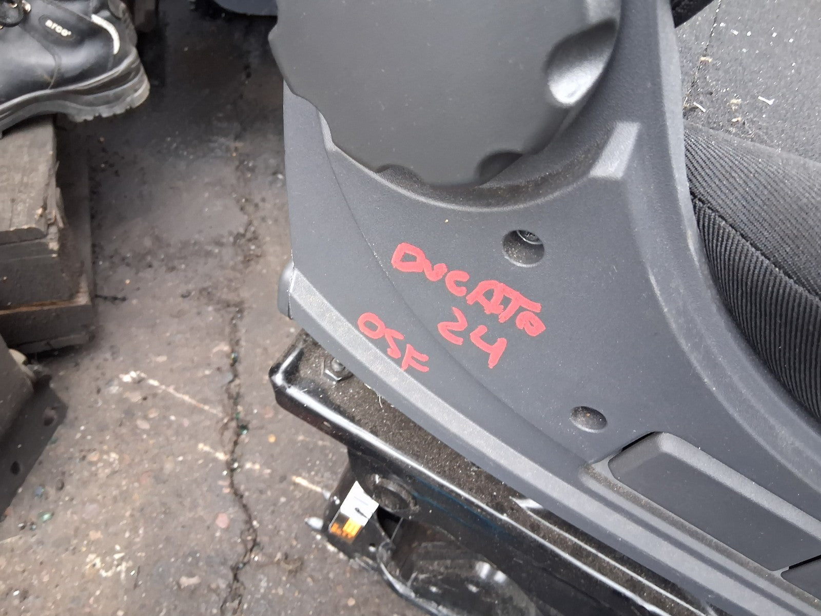 2024 FIAT DUCATO MK3 OSF DRIVER SIDE FRONT COMPLETE SINGLE SEAT FABRIC ARMREST