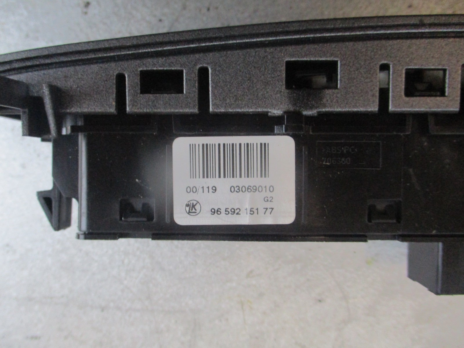 PEUGEOT 308 2009 HAZARD LIGHT ESP OFF CONTROL LOCK SWITCH PANEL TRIM 9659215177
