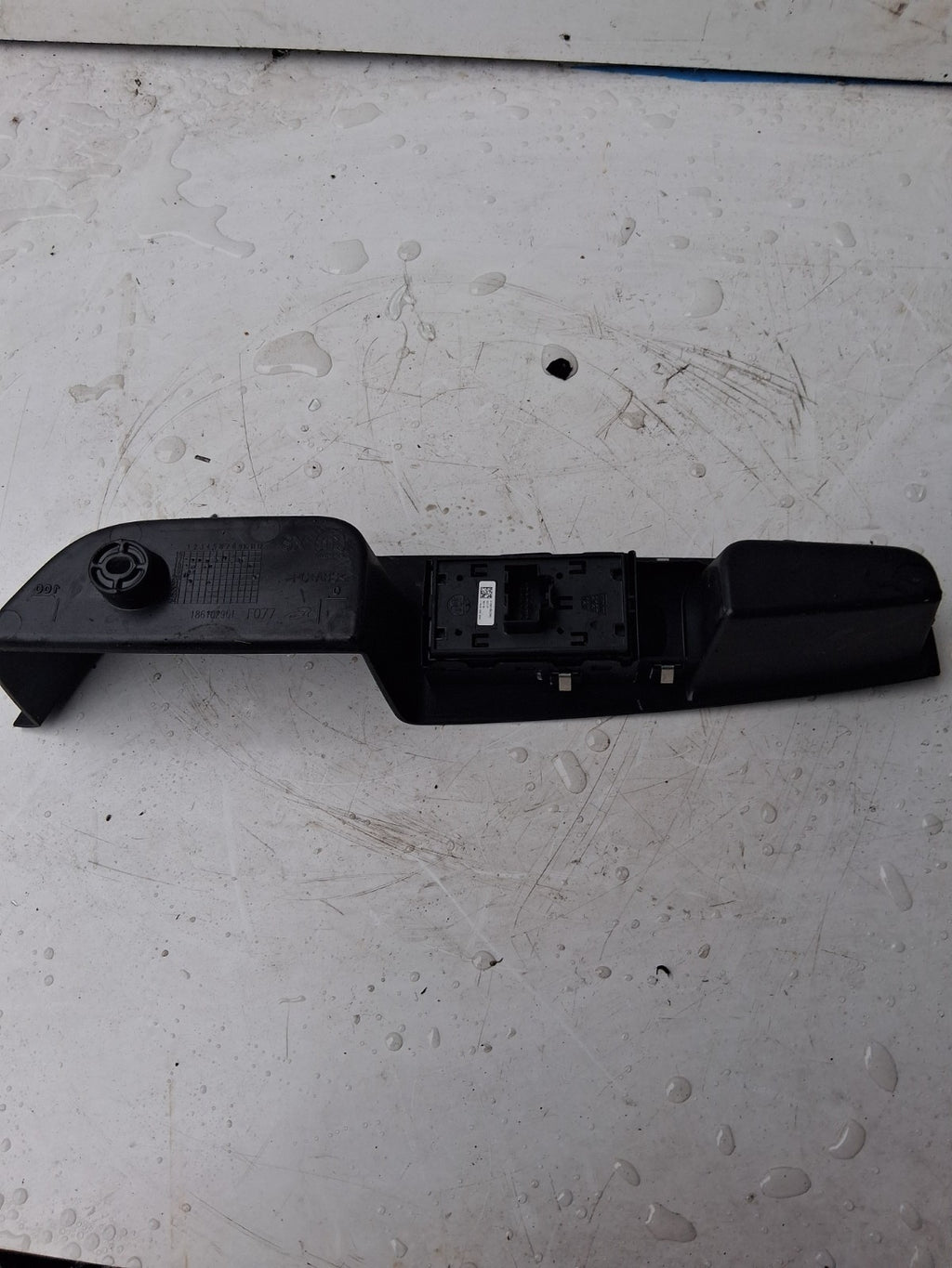2022 ALFA ROMEO NSF PASSENGER SIDE FRONT DOOR CARD HANDLE TRIM 01561288600