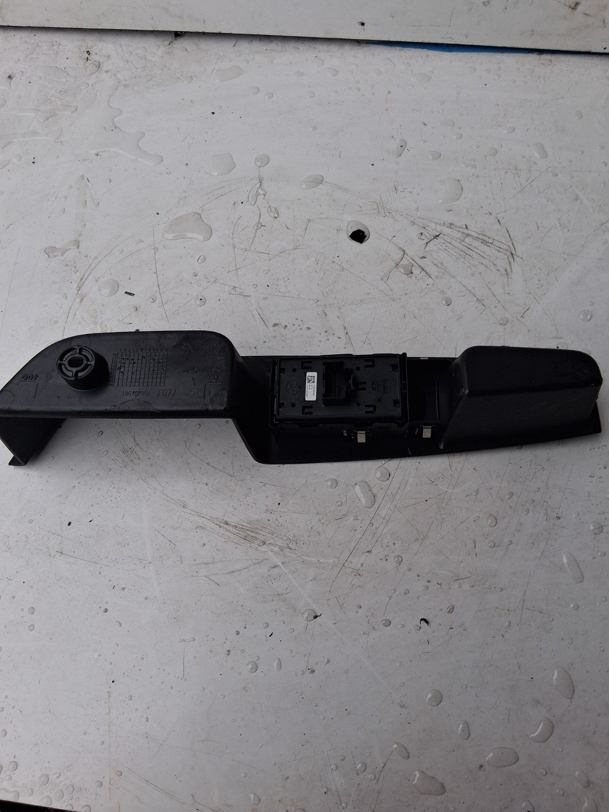 2022 ALFA ROMEO NSF PASSENGER SIDE FRONT DOOR CARD HANDLE TRIM 01561288600