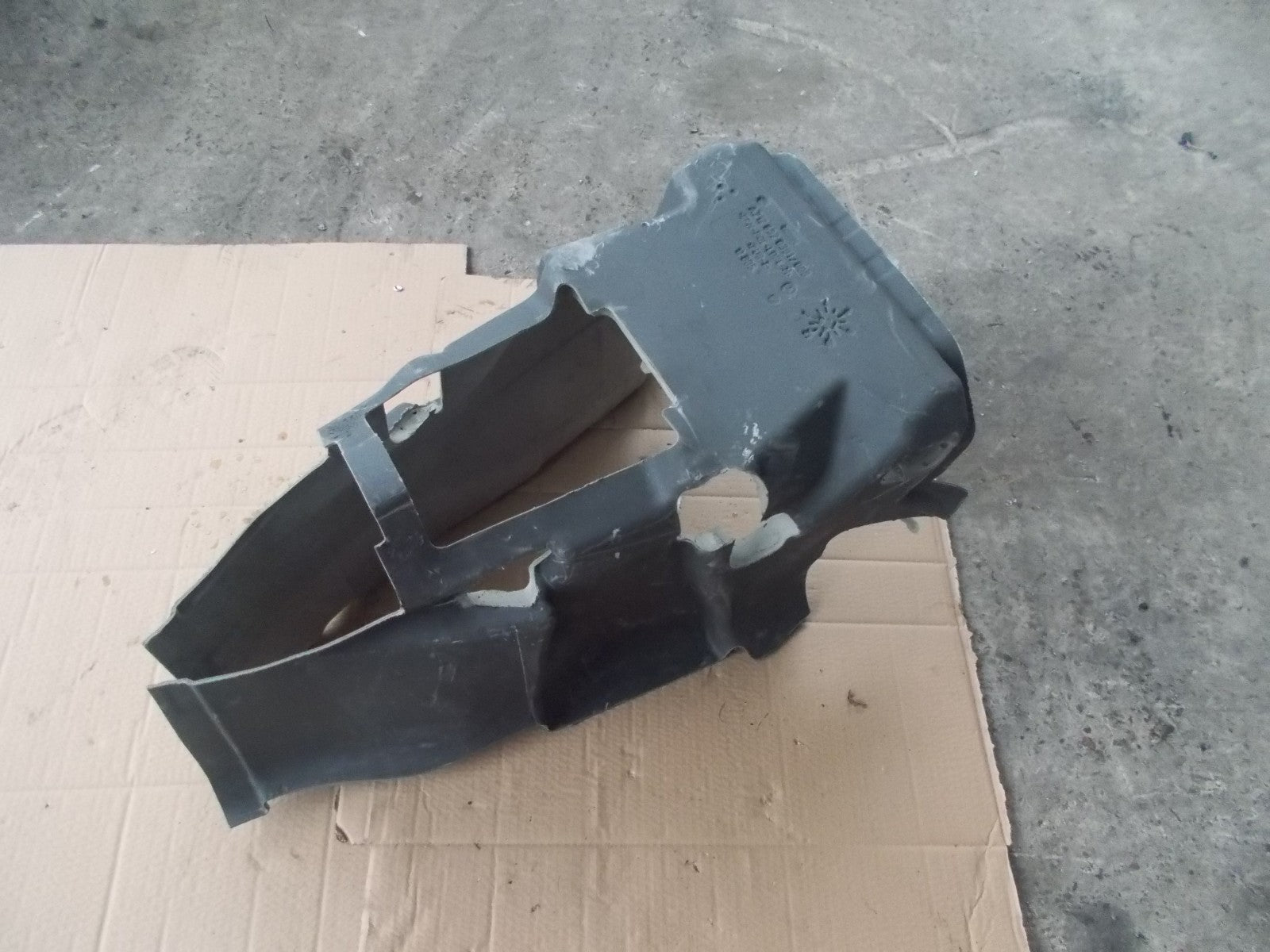 MERCEDES E CLASS W212 2016 CENTRE CONSOLE SOUNDPROOFING MAT A2126820301 008