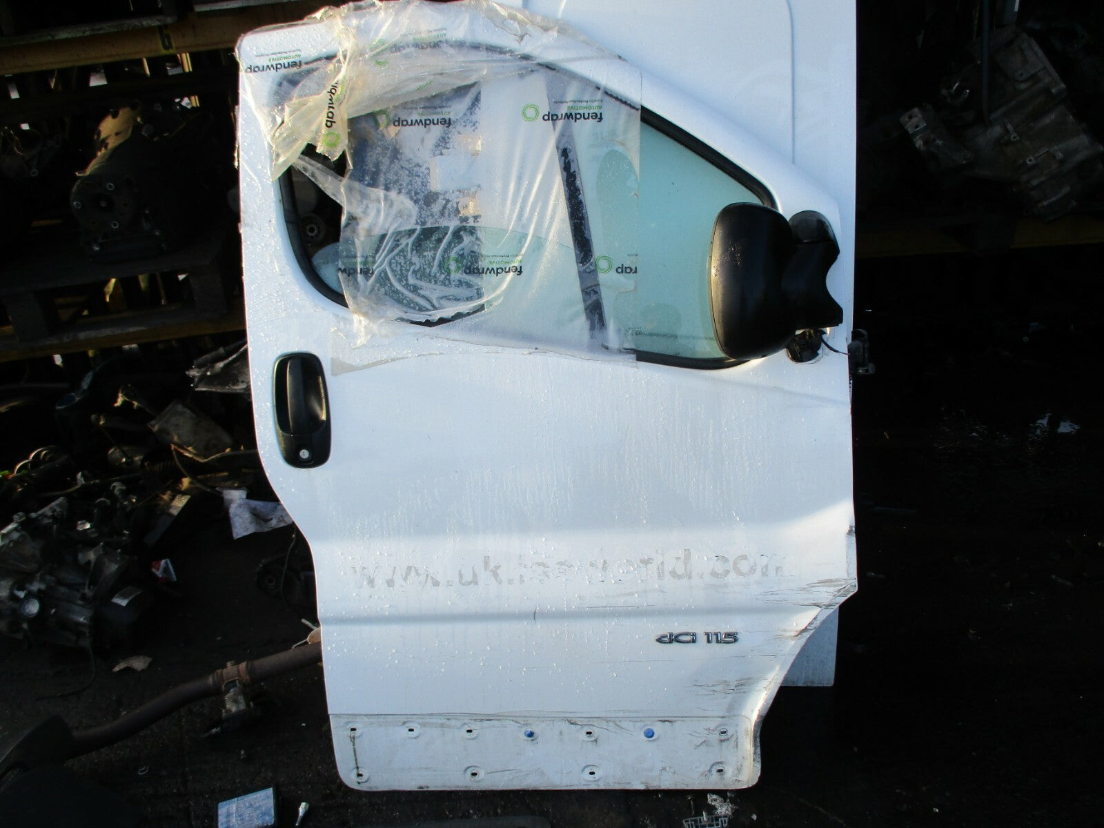 RENAULT TRAFIC X83 MK2 2014 OSF DRIVER SIDE FRONT DOOR WHITE DAMAGED