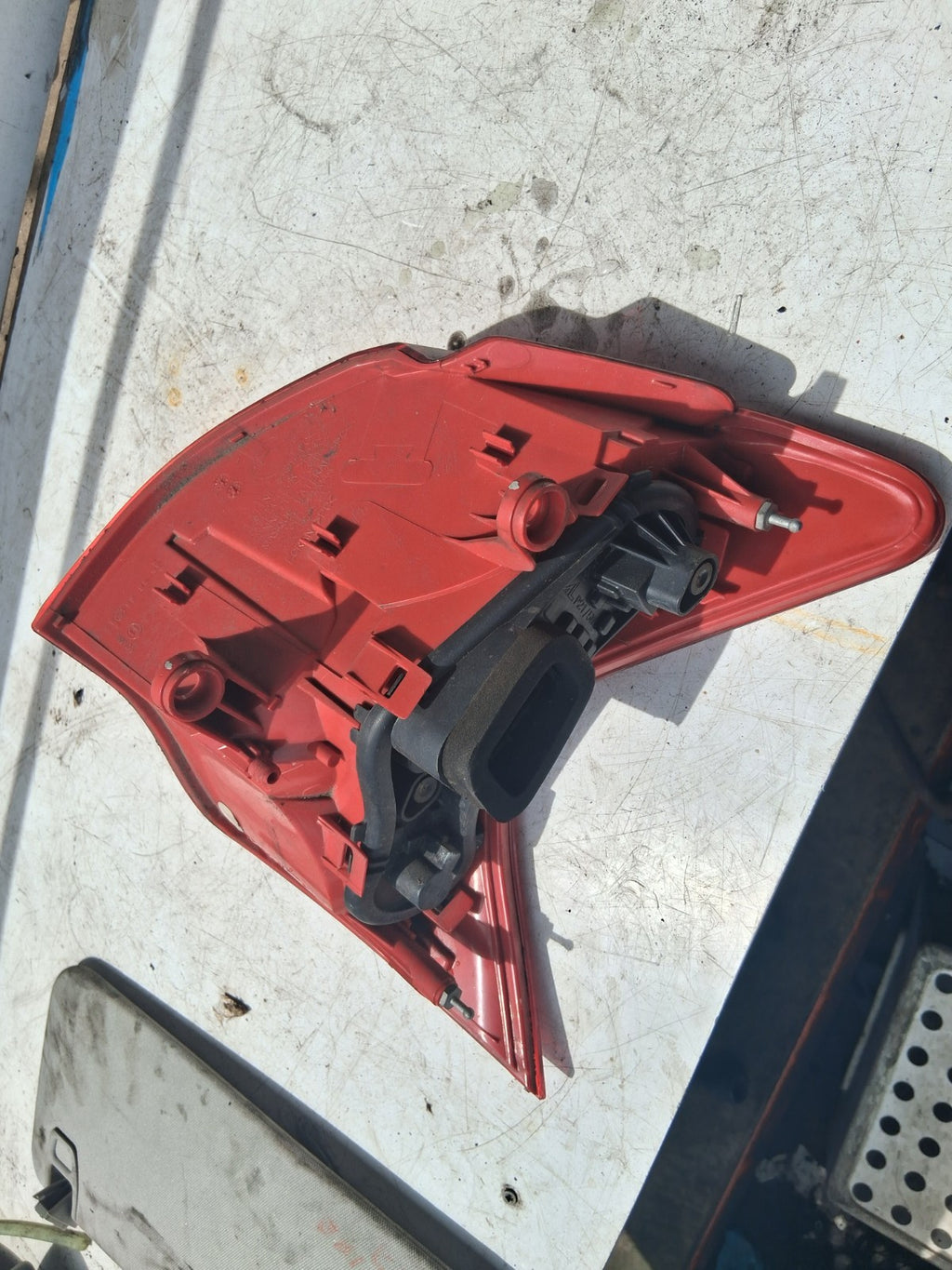 2012 PEUGEOT 3008 NSR PASSENGER SIDE REAR OUTER TAIL LIGHT LAMP