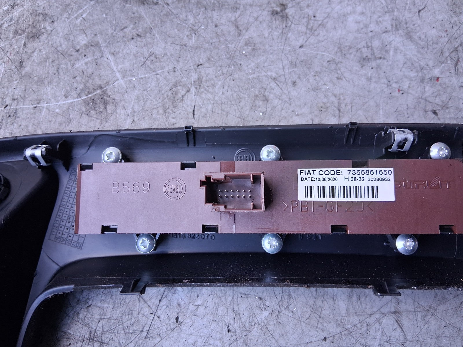 2021 PEUGEOT BOXER MK3 HAZARD SWITCH POWER SOCKET TRIM PANEL 7355861650