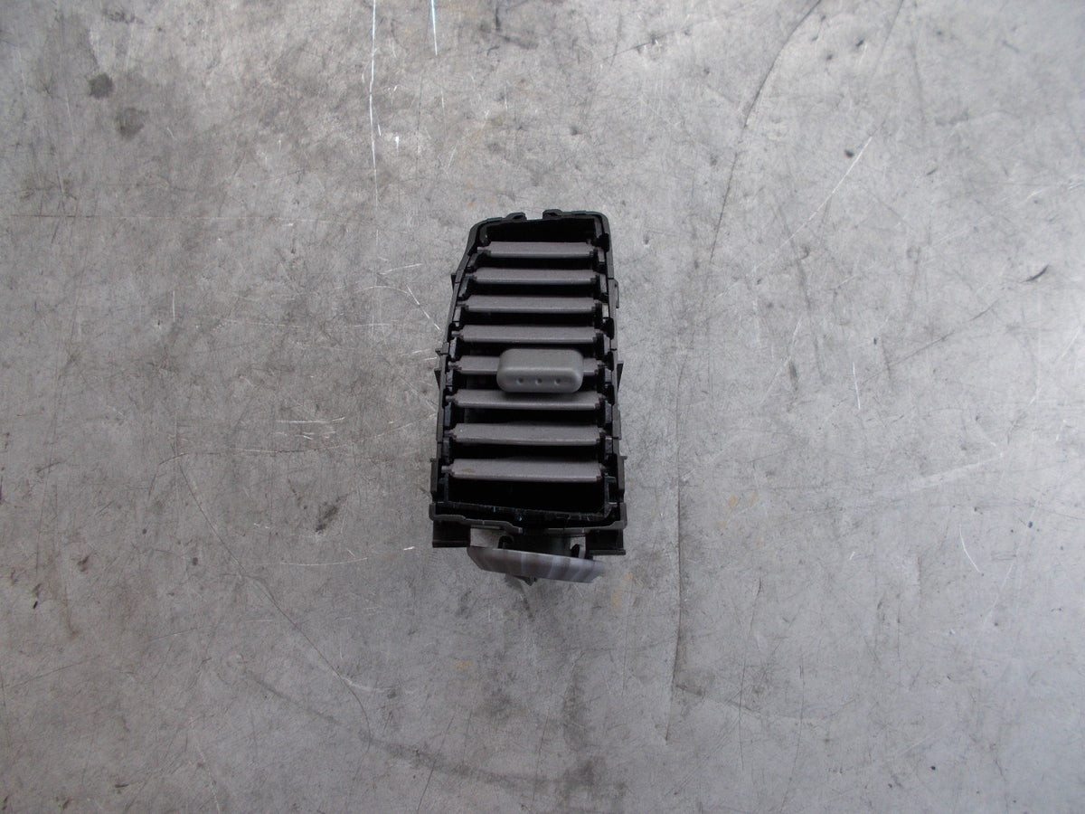 NISSAN MICRA K12 2004 MK3 NS PASSENGER SIDE AIR VENT 68751 AX600 PJ05