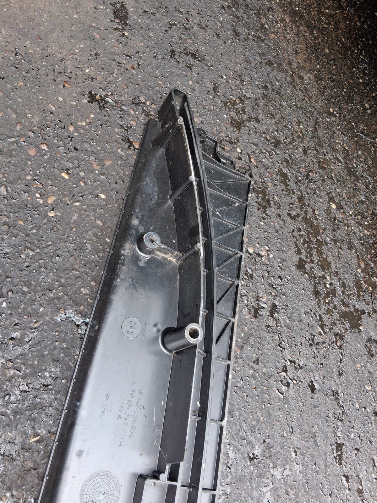 2020 MERCEDES BENZ SPRINTER NS PASSENGER SIDE SLIDING DOOR STEP TRIM A9106860500
